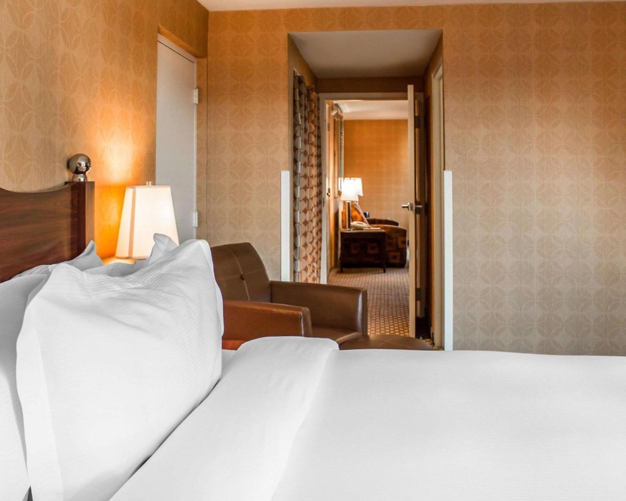 The Woodlands Inn Wilkes-Barre Extérieur photo